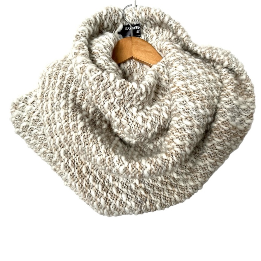 EXPRESS Chunky Infiniti Scarf